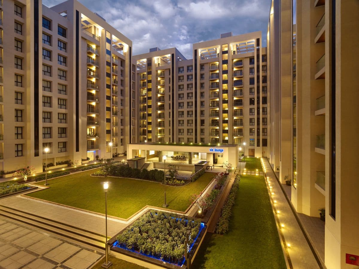 Lunkad Sky Vie Viman Nagar – 3.5 BHK Fully Furnished Penthouse for Sale